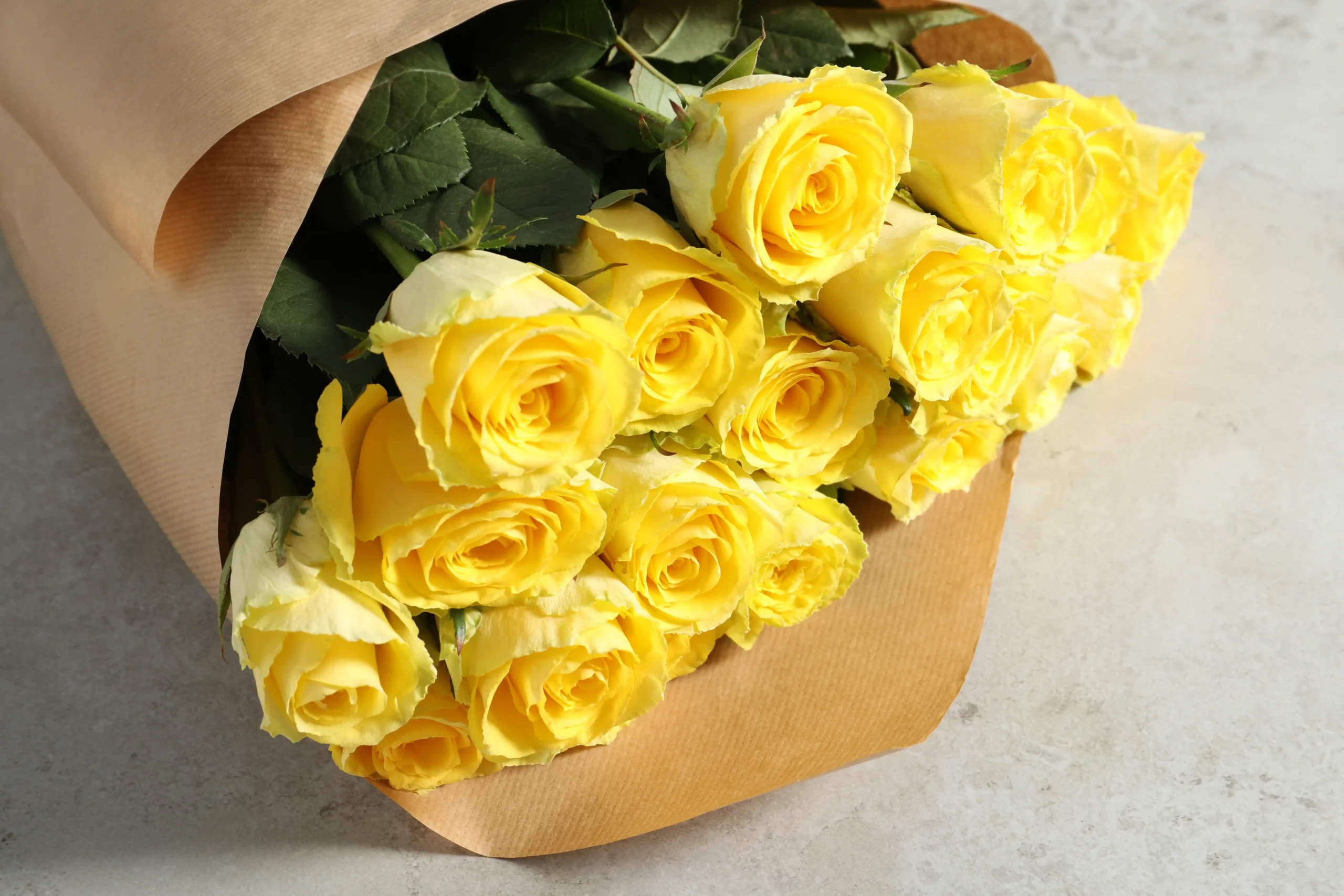 Bouquet di 15 roselline gialle